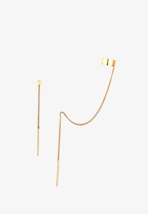 Ohrringe in Goldoptik mit einem runden Stecker, verbunden durch eine Kette mit einem Anhänger, der aus zwei dünnen, geraden Stäben besteht und ein modernes, minimalistisches Design kreiert.