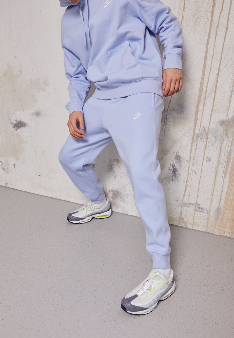 Ensemble Nike Sportswear Survetement Bleu Marine Nike Pegashoes