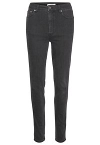 Vaqueros de mezclilla negra con un ajuste slim, cintura alta, diseño de cinco bolsillos y costuras visibles a lo largo de las costuras.