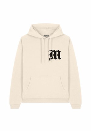 Beige hoodie van zacht materiaal, met een voorkantzak en een capuchon met trekkoord. Zwart "M"-logo afgebeeld op de linkerkant van de borst.