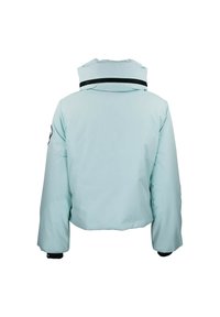 Veste courte bleu clair avec un col haut, une capuche ajustable et des accents noirs. Fabriquée en matériau lisse et résistant à l'eau.