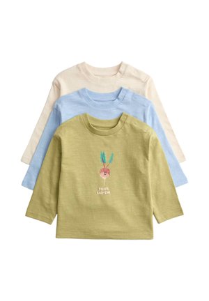 Trzy body dla niemowląt z długim rękawem w kolorach beżowym, jasnoniebieskim i oliwkowej zieleni z zatrzaskami na ramionach; oliwkowa koszulka z grafiką rzodkiewki i napisem "That's rad-ish".