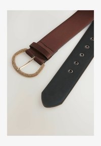 Kijelölve, chocolate brown