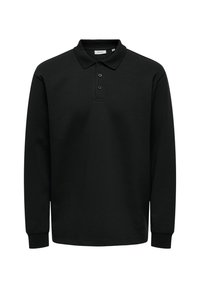 Camisa polo negra de manga larga hecha de tejido texturizado, con un cuello clásico y una tapeta de tres botones. Diseño simple, de color sólido.