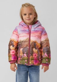 Padded Jacke mit einem Farbverlauf von Pink und Lila, mit Pferde- und Blumenmustern im unteren Bereich und einem Reißverschluss.