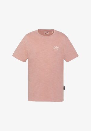 T-shirt rose clair à manches courtes et col rond avec petit logo blanc "Schott NYC" sur la poitrine gauche et étiquette de la marque sur l’ourlet latéral.