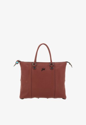 Borsa a mano in pelle marrone con due manici, chiusura con zip e piccolo logo decorativo al centro della parte anteriore.