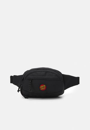 Sac banane noir en forme arrondie, fabriqué en tissu résistant. Présente une poche zippée à l'avant et un logo coloré "Santa Cruz".