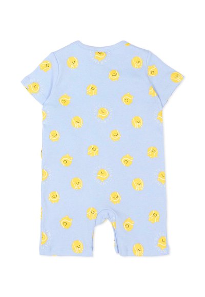 Combinaison bébé bleu clair à manches courtes, avec un motif de balle de tennis jaune souriante et des accents de texte circulaire blancs.