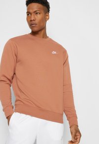 Nike Sportswear CRW - Camisola - mineral clay