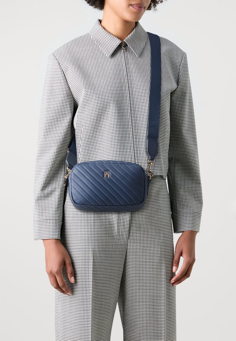 Tommy Hilfiger POPPY REFORM CAMERA BAG - Borsa a tracolla - faded ink