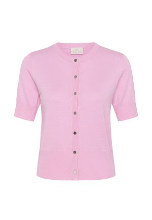 Rosa Strickjacke mit kurzen Ärmeln, rundem Ausschnitt und sieben silbernen Druckknöpfen auf der Vorderseite.