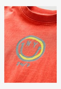 Nem kiválasztott, red