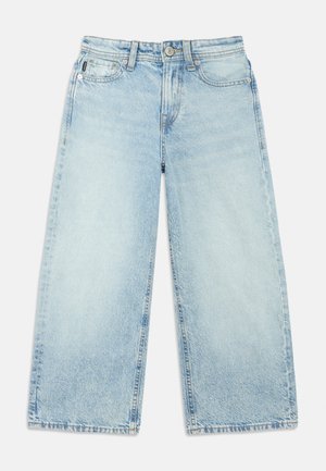 Blugi evazați largi de culoare albastru deschis, cu talie înaltă, confecționați din denim. Prezintă design clasic cu cinci buzunare și o ușoară decolorare pe toată suprafața.