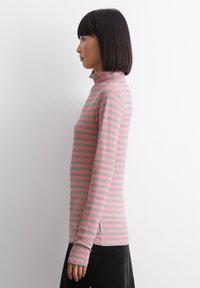 Marc O'Polo DENIM TURTLENECK STRIPES - Langarmshirt - medium pink