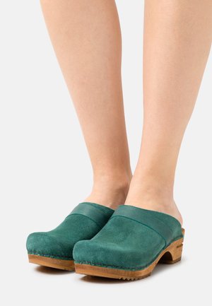 YVONNE OPEN - Clogs - green