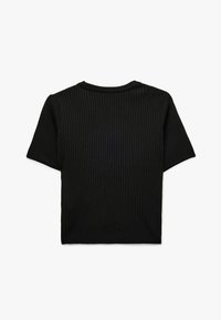 Sort kortærmet striktop med ribbet tekstur. Rund halsudskæring og cropped design med rene kanter uden yderligere udsmykninger.
