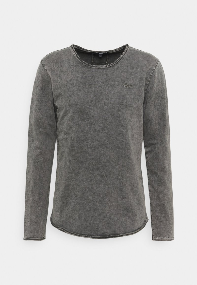 Ciemnoszara koszula z długim rękawem o okrągłym dekolcie, wykonana z teksturowanej tkaniny, z subtelnym logo marki na lewej piersi. Zaokrąglony dół.