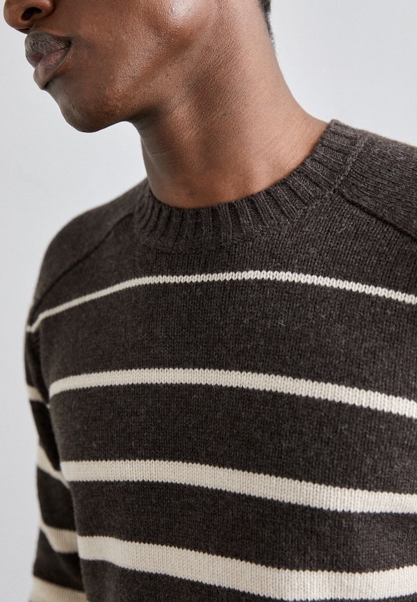 ADRYAN - Jumper - coffee2