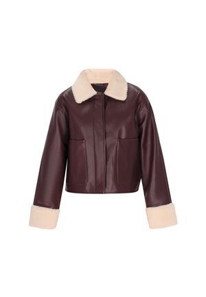 Bordo kožna jakna s krem lažnim ovčjim krznom na ovratniku i manžetama, s prednjim zatvaračem i dva bočna džepa.
