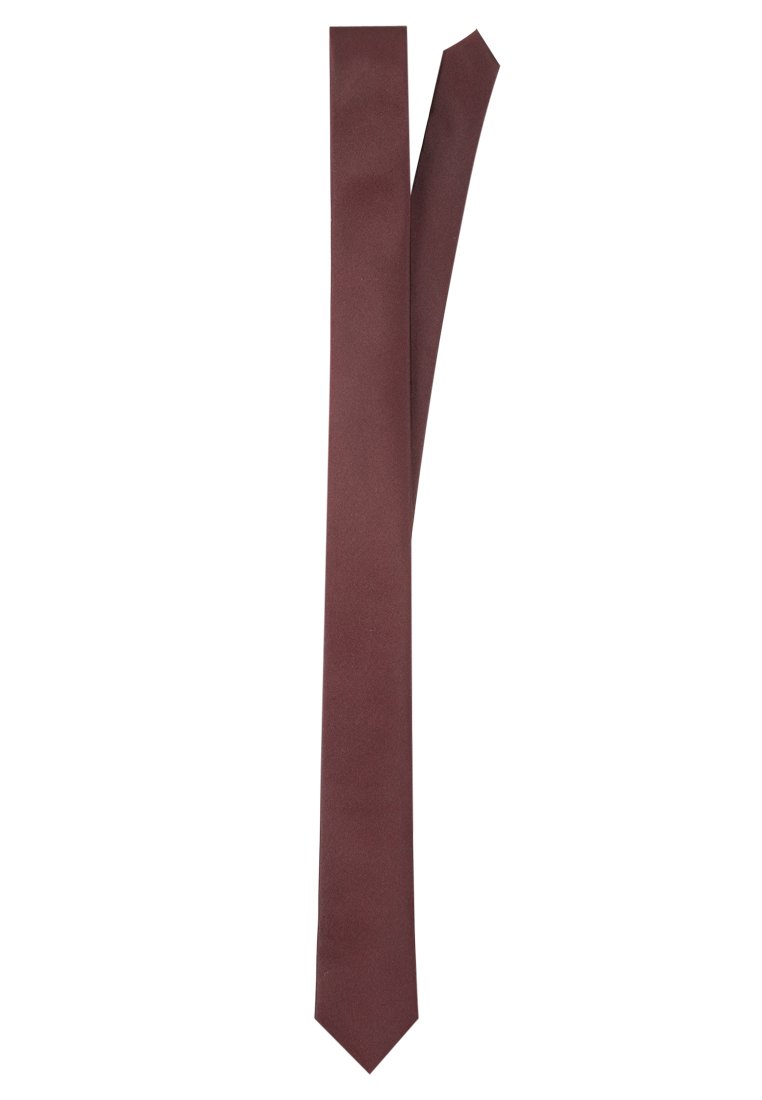 Cravatta in seta borgogna con una texture liscia e un design slim, caratterizzata da una punta appuntita e senza motivi o accenti visibili.