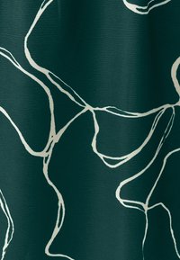 Unselected, emerald scribble
