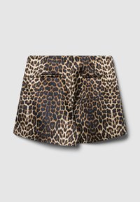 Shorts en imprimé léopard avec un tissu lisse, une coupe ajustée et deux poches arrière sans quincaillerie visible. Les couleurs dominantes sont le noir et le beige.