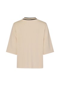 Beige kortærmet top med en sortstripet krave, lavet af blødt materiale, med en afslappet pasform og et enkelt, udekoreret design.