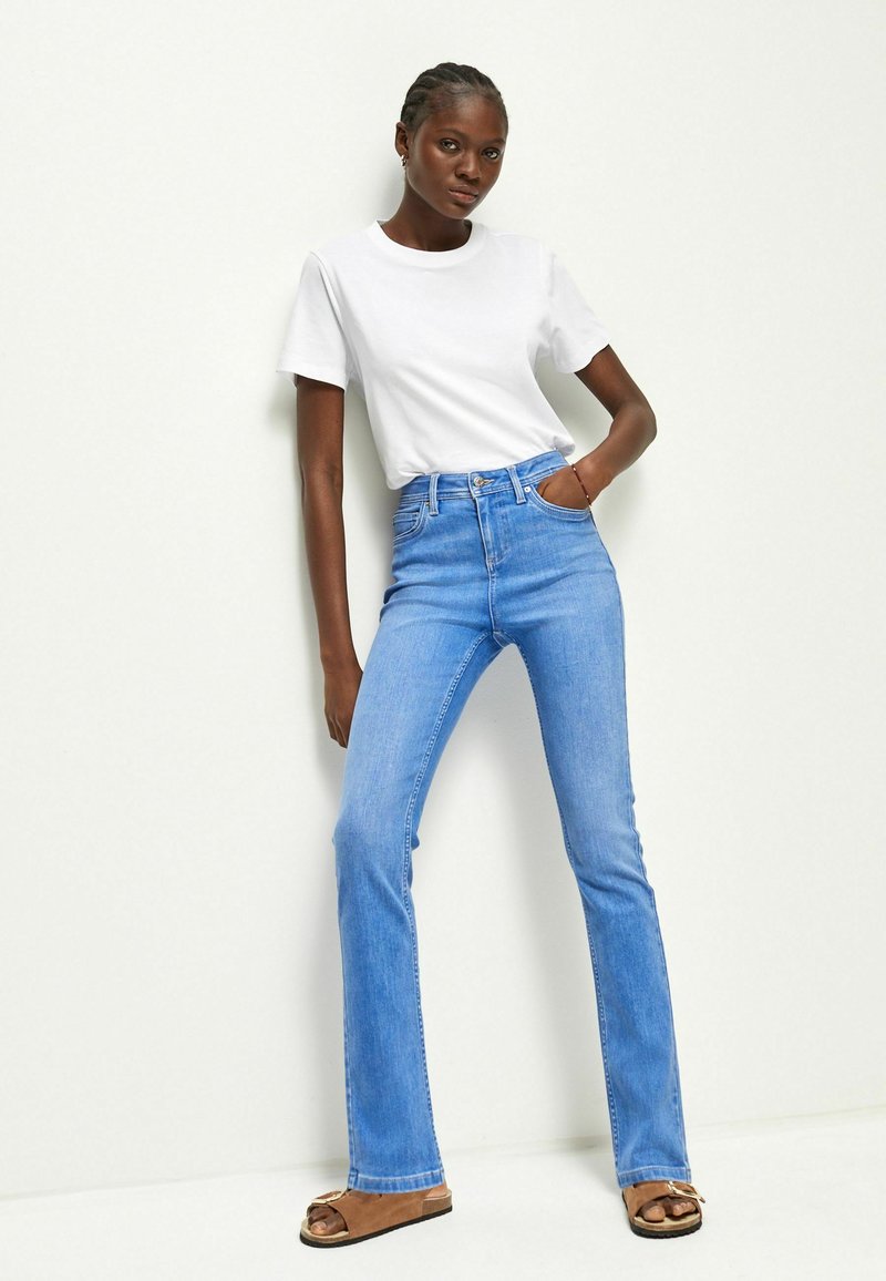 Next SUPER SOFT STANDARD TALL - Vaqueros slim fit - bright blue