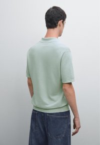 Massimo Dutti LIGHTWEIGHT V-NECK - Polotričko - evergreen