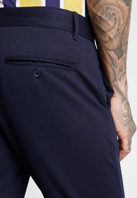 Only & Sons ONSMARK SLIM PANT - Chinos - dark navy