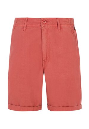 Pantalones cortos de algodón rojos con cierre de botón, dobladillo doblado y bolsillos frontales. Textura suave y diseño de corte recto.