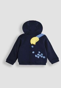Felpa con cappuccio blu navy, caratterizzata da una grande grafica gialla e blu di un design che sembra versare, con forme ovali azzurro chiaro nella parte inferiore.