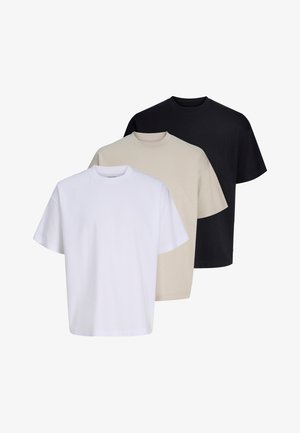 Tre T-shirt semplici a maniche corte nei colori bianco, beige e nero, disposte una davanti all'altra su uno sfondo bianco.