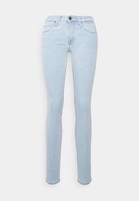 Pantalones ajustados de color azul claro con botón frontal y bolsillos, exhibidos sobre un fondo blanco liso.