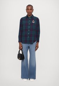 Lauren Ralph Lauren KOTTA LONG SLEEVE BUTTON FRONT SHIRT - Pogājama blūze - green