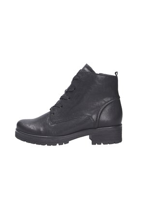 Bottes chevilles à lacets noires en cuir, avec un bout rond, une tige texturée, et un talon robuste avec une semelle extérieure en caoutchouc pour une adhérence optimale.