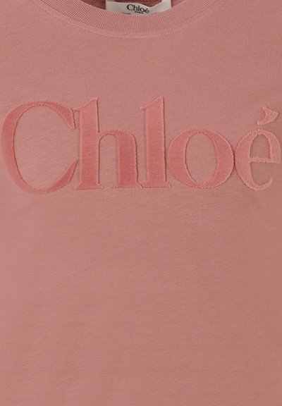 Różowy bawełniany sweter z okrągłym dekoltem i teksturowanym, haftowanym logo "Chloé" w dopasowanym kolorze, z miękkim, gładkim wykończeniem.