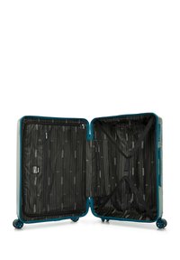 Hardschalige koffer met een getextureerde blauwe buitenkant en vier wielen. Het interieur is voorzien van zwart stof met een gestreept patroon, inclusief met rits afsluitbare compartimenten.