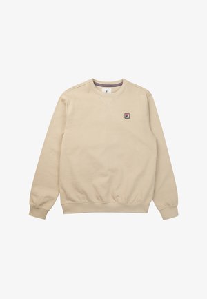 Sudadera beige de manga larga con cuello redondo, puños y bajo acanalados, con un pequeño parche de logo en rojo, blanco y negro en el pecho izquierdo.