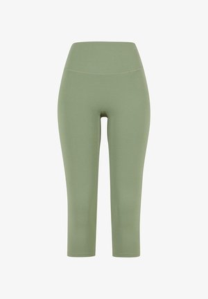 Roheline, veniv, lühike jalgrattapükste mudel, millel on kõrge vöökoht ja lamedad õmblused. Sile tekstuur ja keha külge vastav kuju, sobib aktiivseks kandmiseks.