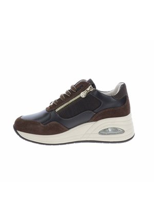 Sneaker marrone e nera con suola bianca spessa, cerniera laterale, lacci e cuscinetto d'aria visibile nel tallone.