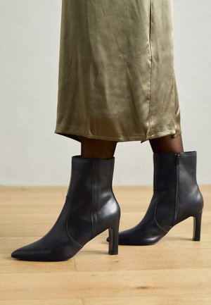 Anna Field by Zalando LEATHER - Κλασικές μπότες αστραγάλου - black