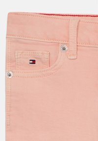 Tommy Hilfiger NORA - Shorts vaqueros - coral ice