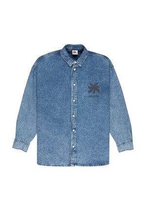 Niebieska koszula z długim rękawem z denimu, zapinana na guziki, z kołnierzykiem i logo palmy na lewej stronie klatki piersiowej.