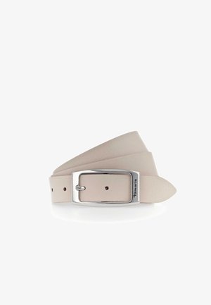 Jasno beżowy skórzany pasek z prostokątną srebrną klamrą, na boku której widnieje nazwa marki "Tamaris".