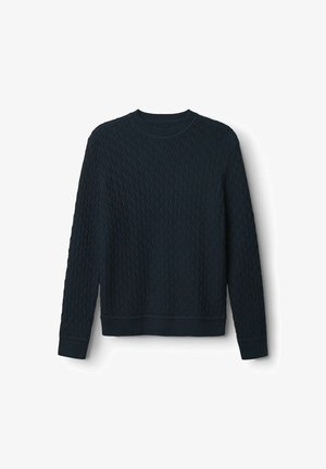 Tamno plavi pulover s teksturiranim dijamant uzorkom, okruglim izrezom i rebrastim manžetama i rubom. Napravljen od pletene tkanine.