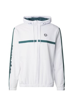 Veste à capuche blanche avec fermeture éclair, rayures horizontales vertes sur la poitrine et les manches, poignets élastiques, et logo noir sur le côté gauche de la poitrine.