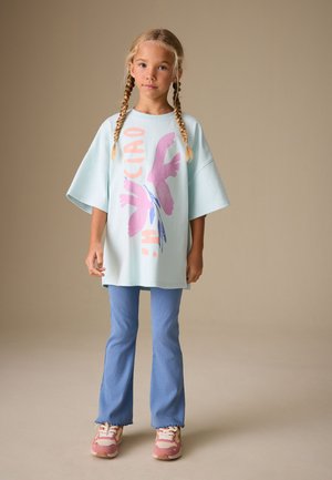 Next, REGULAR FIT - T-SHIRT AND KICK FLARE SET  . - Legíny – nohavice - blue graphic