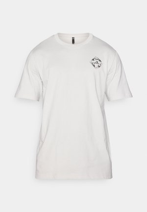 Weißes Baumwoll-T-Shirt mit kurzen Ärmeln und Rundhalsausschnitt. Besitzt ein kleines schwarzes geometrisches Design auf der linken Brust. Weicher Stoff.